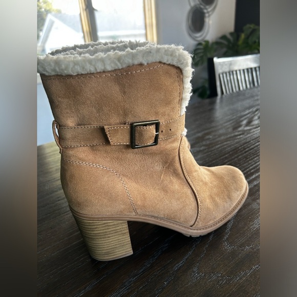 American Eagle by Payless yaz stone faux suede ankle bootie Sherpa block heels - Picture 6 of 10